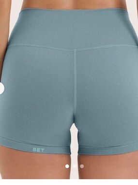 SET Active form cloud shorts in color slushy